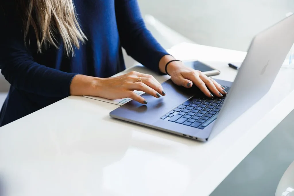 Tvorba webstránok Bratislava: Freelancer, šablóna alebo agentúra?